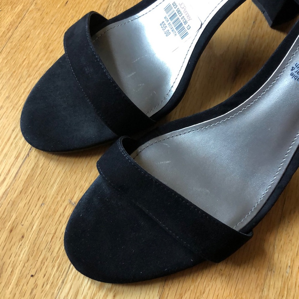 *Brand New* Worthington Black Suede Dress heel - Picture 2 of 4